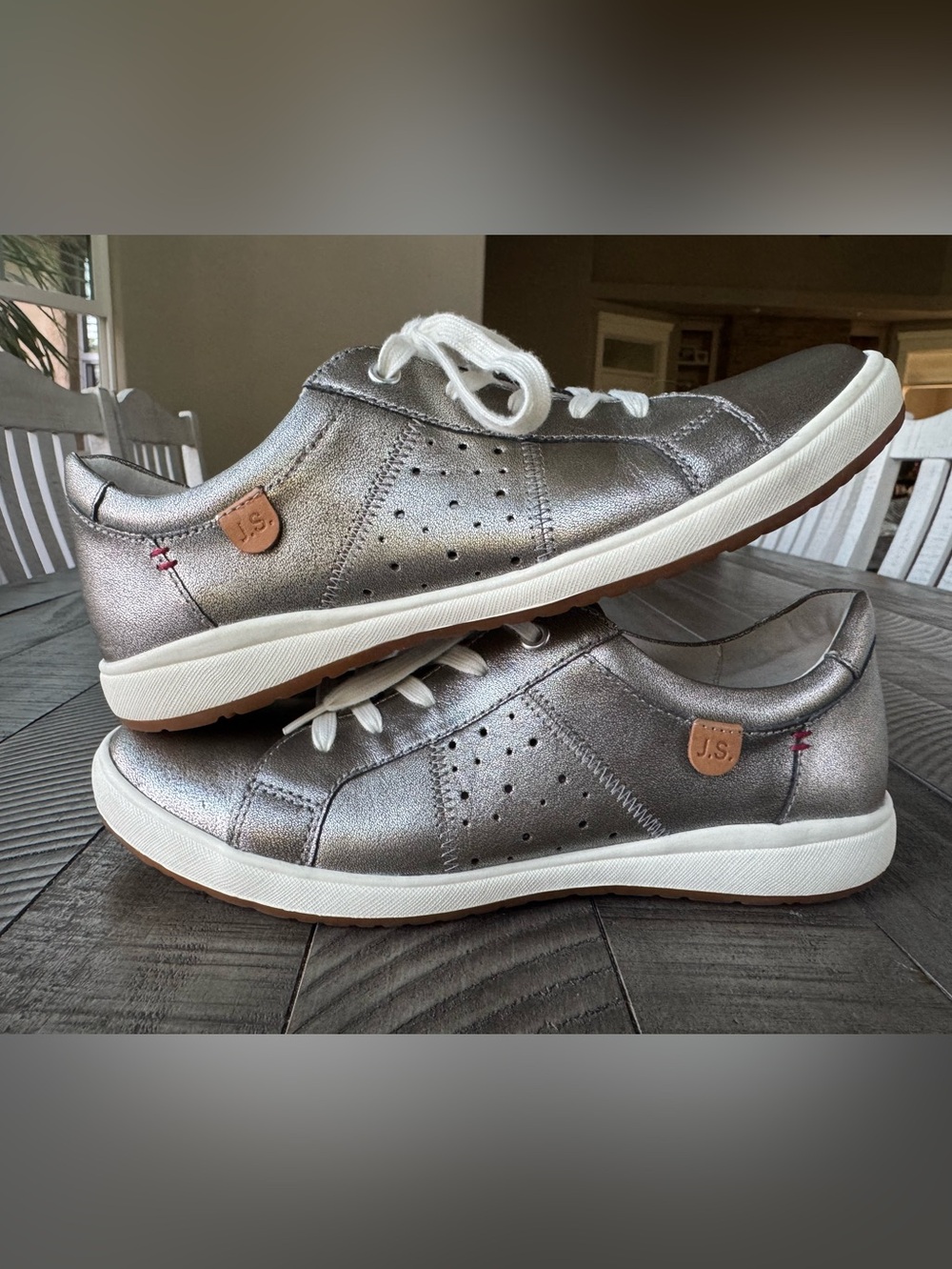 Josef Seibel Caren 01 Metallic Silver Lace-Up Sneakers Women’s Size 6-6.5 (37)